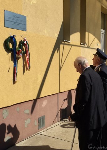 Emléktábla avatás 14